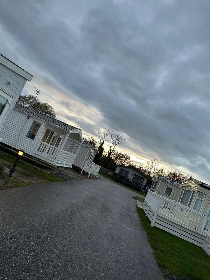 Luxurious 6 Berth Swift Bordeaux On Lyons Robin Hood Rhyl Villa Meliden Bagian luar foto