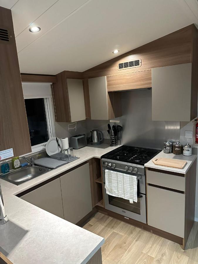 Luxurious 6 Berth Swift Bordeaux On Lyons Robin Hood Rhyl Villa Meliden Bagian luar foto